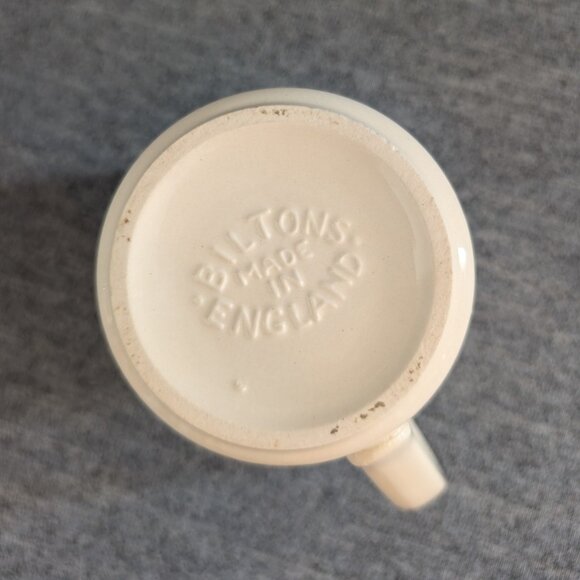 Biltons England Stoneware Mug, Village/Pub Scene with Gray Rim - Picture 4 of 4